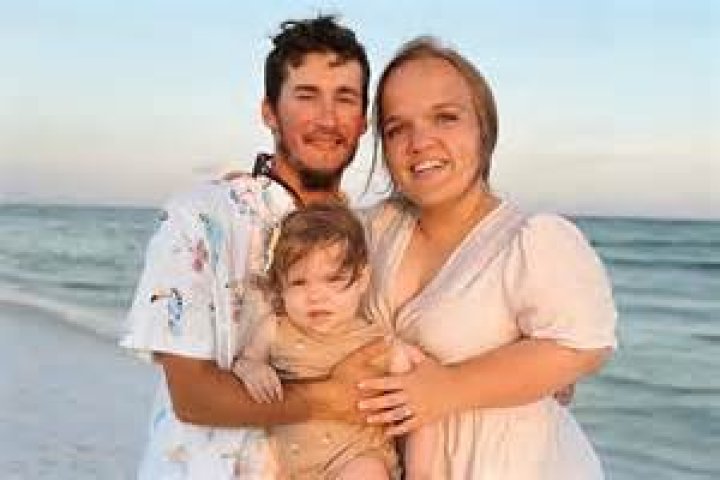 Astonishing Discovery: 7 Little Johnstons' Liz And Brice Welcome A Little Person Baby